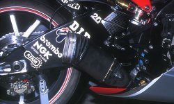 yamaha_yzrm1_2003_42.jpg