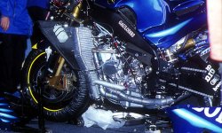 yamaha_yzrm1_2003_25.jpg