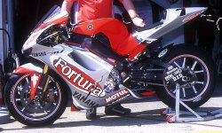 yamaha_yzrm1_2003_02.jpg