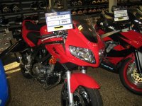sv 650 röd.JPG
