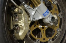 Aprilia Tuono R Höger fram.jpg