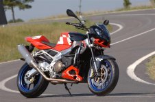 Aprilia_Tuono_06.jpg