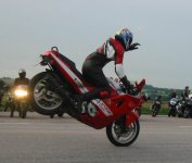alex_onehandstoppie.jpg