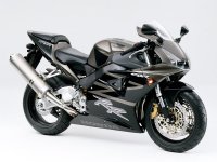 honda_cbr954rr_titan_800.jpg