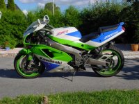 Kawasaki ZXR750 3.jpg