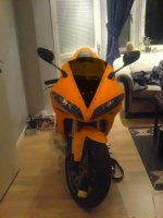 r1_orange_front_utan_linjer.jpg