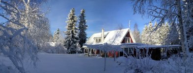 Huset baksidan vinterpanorama.jpg