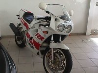 Yamaha FZR750R 1.jpg