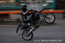 ktm_svart_wheelie_liten.jpg