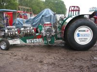 800px-Mini_tractor_vrije_klasse_tractor_pulling.jpg