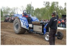 tractor pulling_01.JPG