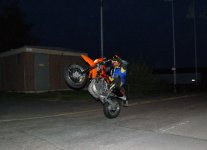 Ktm_looks_under_styre.jpg