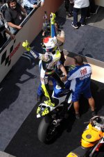 1039_R06_Rossi_finish.jpg