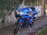 800px-Triumph_Daytona_955i_Modèle_2002.JPG