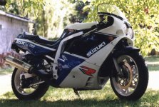 resize of suz-gsxr750-88-bikepics-13567.jpg