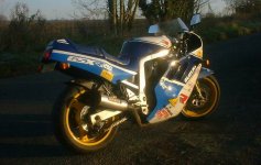 resize of suz-gsxr750-88-bikepics-15384.jpg