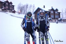 Uppställning skidor båda.jpg