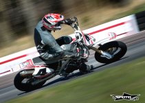 supermoto_knutstorp08-1927_800px.jpg