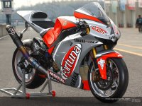 Yamaha M1 Fortunareplica.jpg