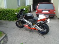 Aprilia RSV MILLE R  Troy Corser 24 6 sh.jpg