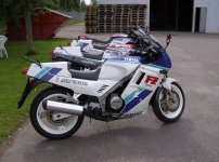 fz750_1.jpg