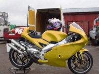 P1010031DHL.jpg