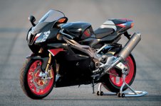 aprilia-rsv1000-04-bikepics-072057.jpg