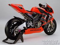 112_1024_Hondawallpaper_Rc211v1zoom+2003_Honda_Rc211V+Full_Right_Side_Rear_View.jpg