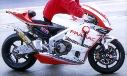honda_rc211v_2003_06.jpg