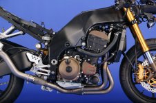 146_04_15zoom+2004_kawasaki_zx_10r+chassis_engine.jpg