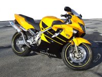 1999-2000_Honda_CBR600RR_F4.jpg