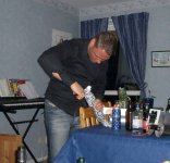 040110 kongo fyller år 009_öppnar paket2.jpg