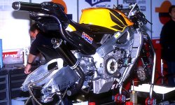 honda_rc211v_2002_04.jpg
