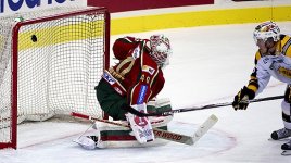Frölunda på knä.jpg