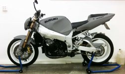 GIXXER_1.jpg
