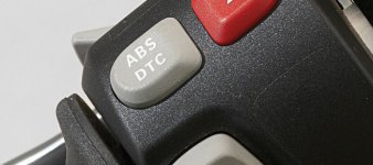 vis_s1000rr_features_dtc.jpg