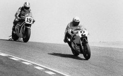 kenny-roberts-leads-freddie-spencer.jpg
