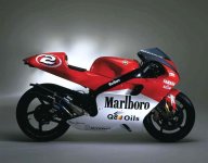 Yamaha%20YZR%20500%202001%20ae.jpg