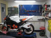 ZX9R Streetfighter 20111227 003.jpg