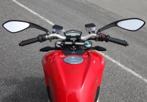 Ducati_Streetfighter_S_cockpit.jpg
