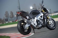 2011-aprilia-tuono-v4-r-22.jpg