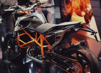 ktm_duke690_2012_powerpartsedition_03[1].jpg