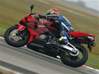 122_0502_01z%2B2005_honda_cbr_600rr%2Bside_lean_view.jpg