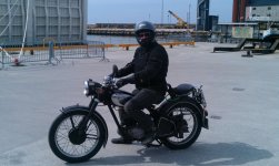 DKW på hamnen.jpg