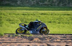 1000cc015.jpg
