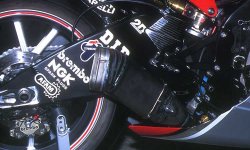 yamaha_yzrm1_2003_42.jpg