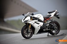 Triumph_Daytona_675r.jpg