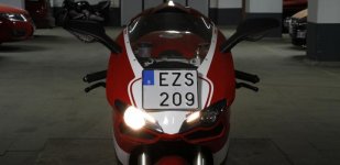 registreringsskyltframpamotorcykel.jpg