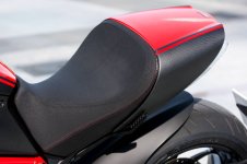 Ducati-Diavel-seat.jpg