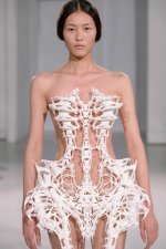 iris-van-herpen-capriole-11.jpg